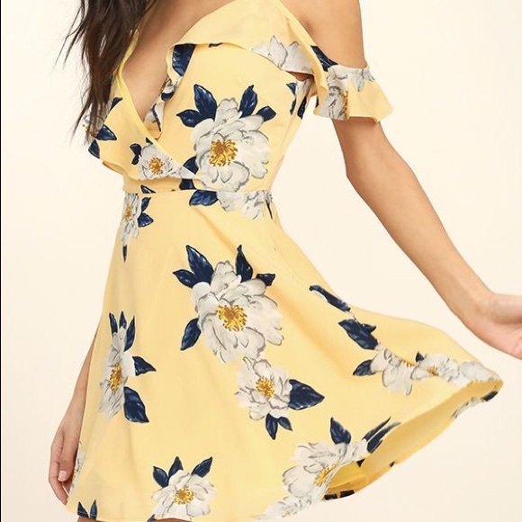 J.O.A Yellow Floral Flutter sleeve dress - Picture 2 of 8